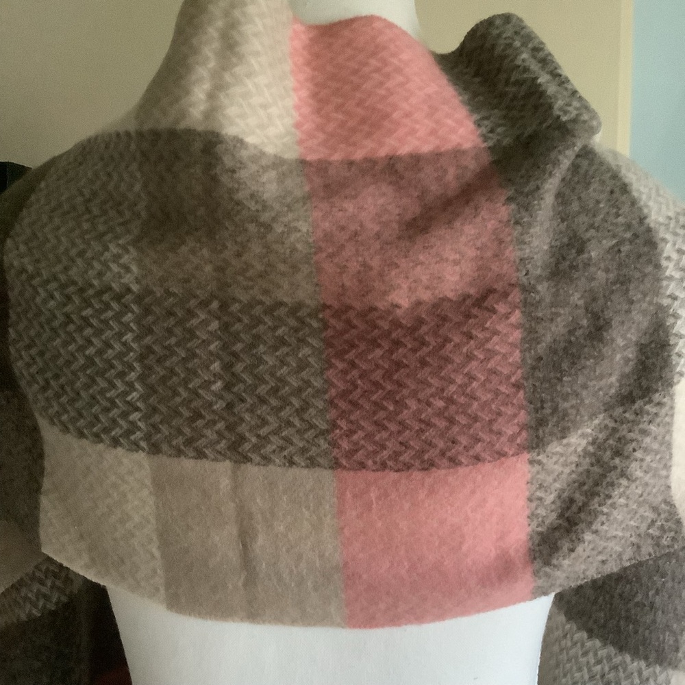 London Fog Cashmink Pink and Cream Scarf Made in Germany - Picture 4 of 12